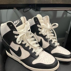 Women’s Nike Dunk Sky High Sneakers (size 8)